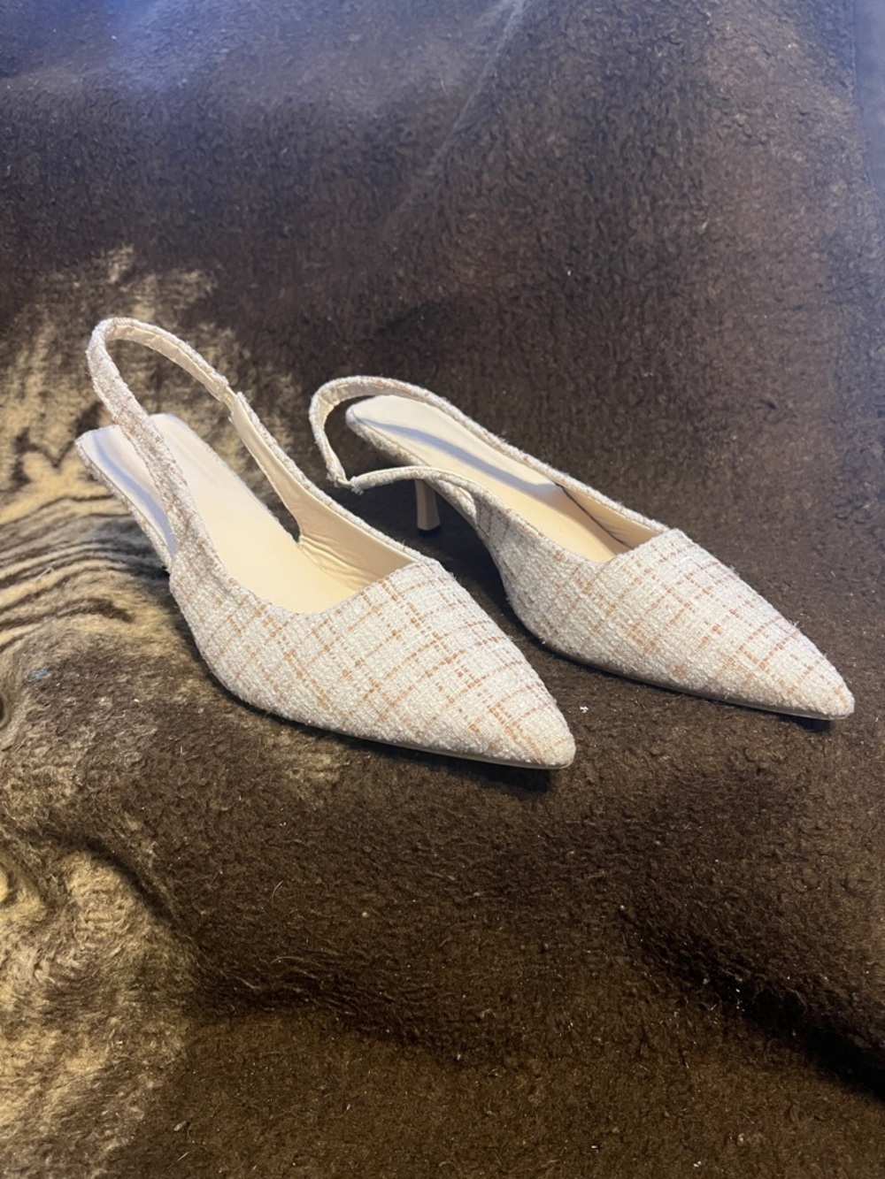 Pointed Toe Slingback Heels in Cream Tweed